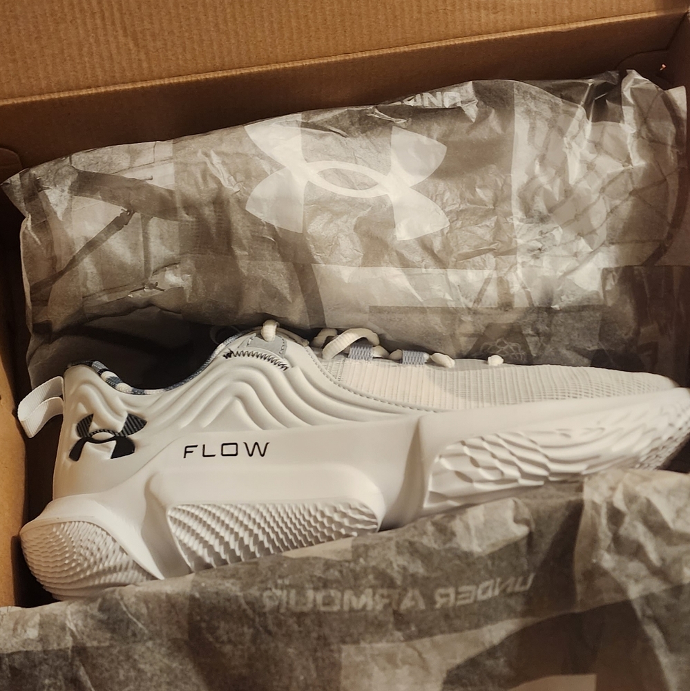 BNIB Under Armour Flow Futr X 2 Team Unisex Basketball Shoe size 10 men's & 11.5